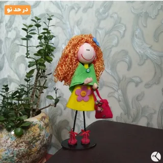 مجسمه دختر مو نارنجی