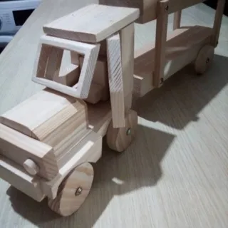 کامیون چوبی