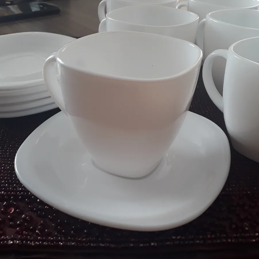 فنجان و نعلبکی فرانسوی