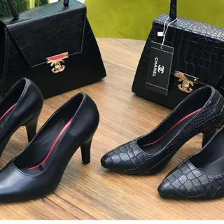 کفش پاشنه دار