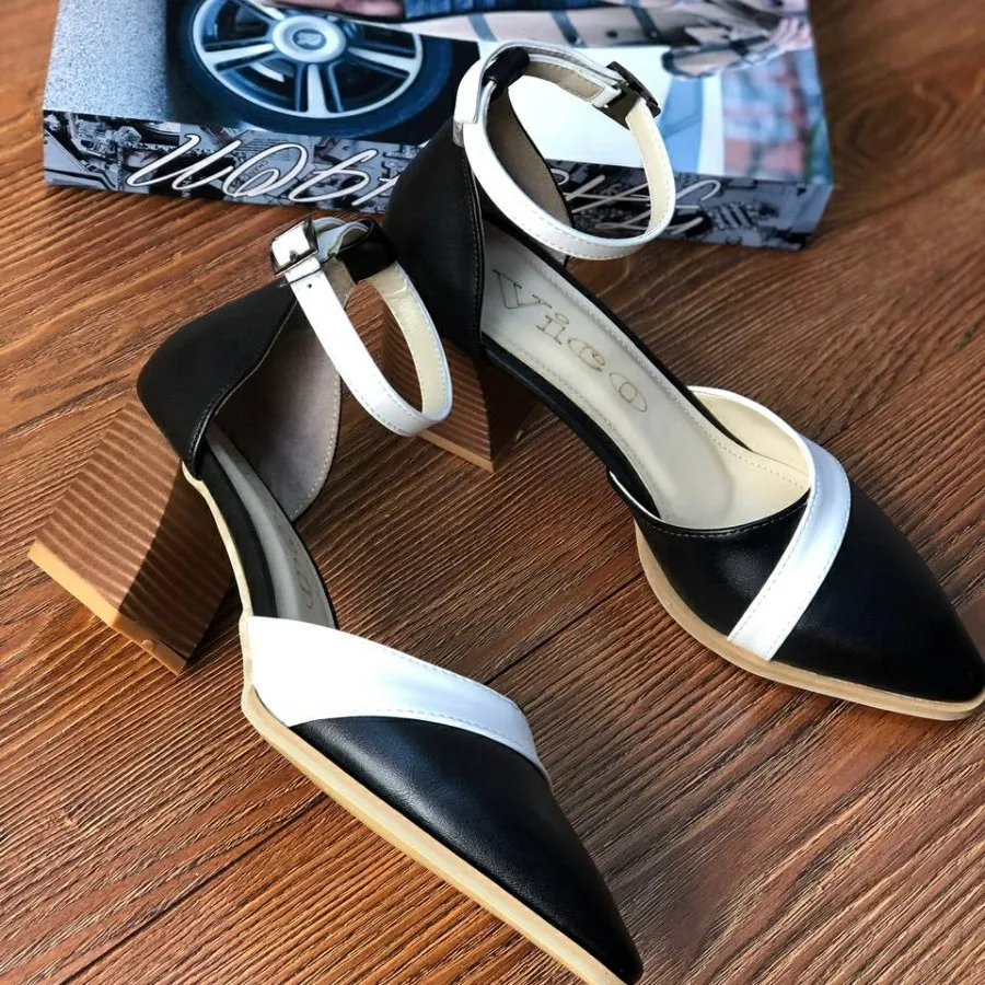 کفش پاشنه دار