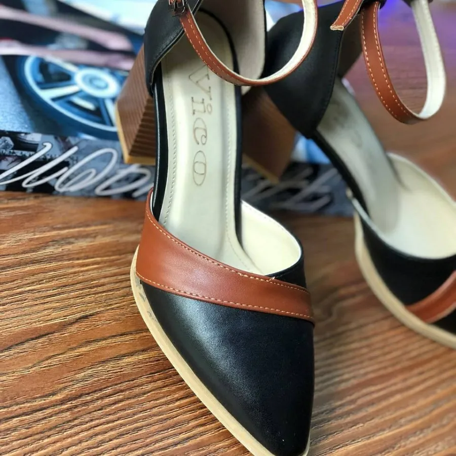 کفش پاشنه دار