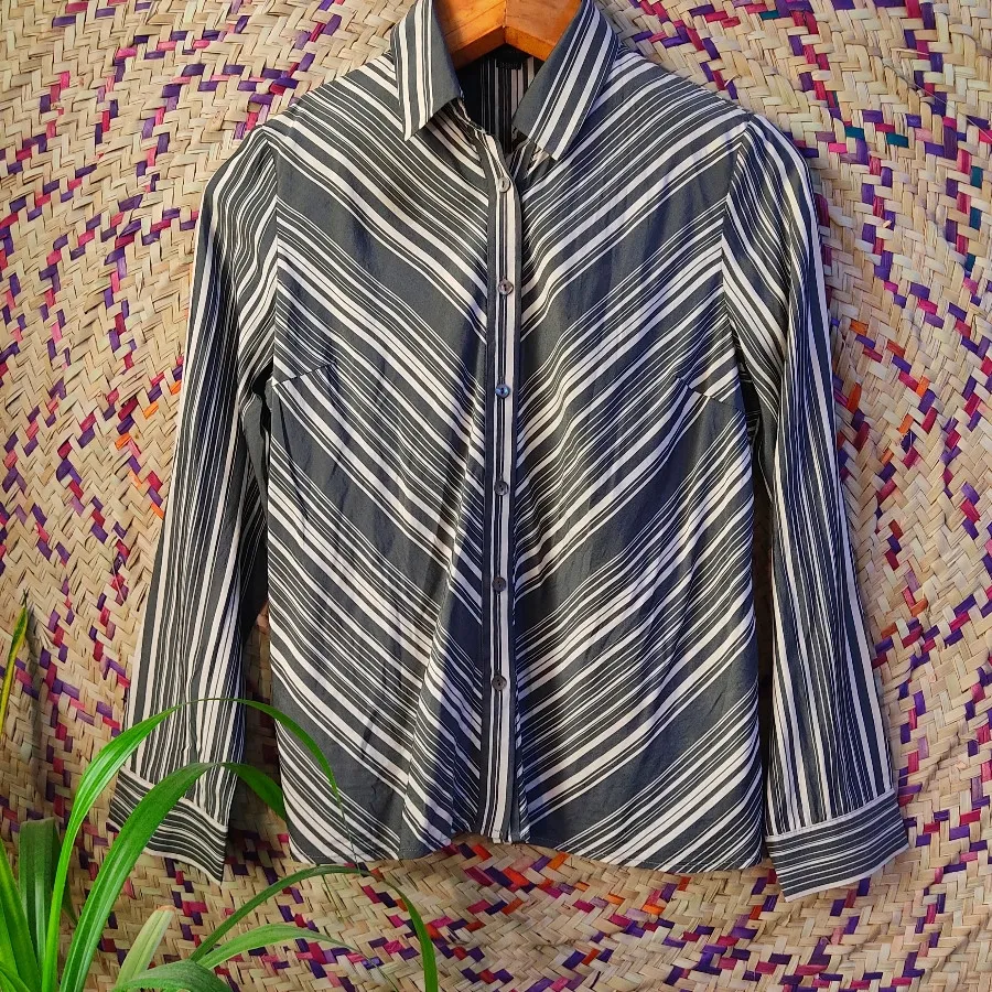 شومیزcarriesnote