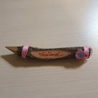 مداد با چوب درخت