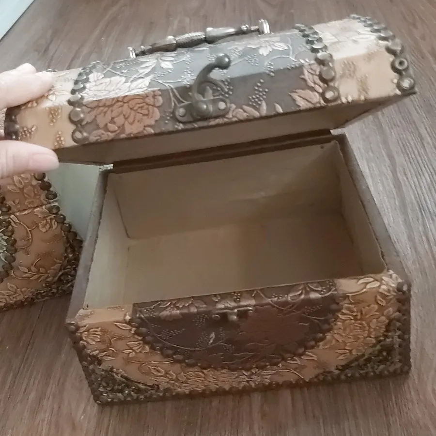 جعبه چوبی