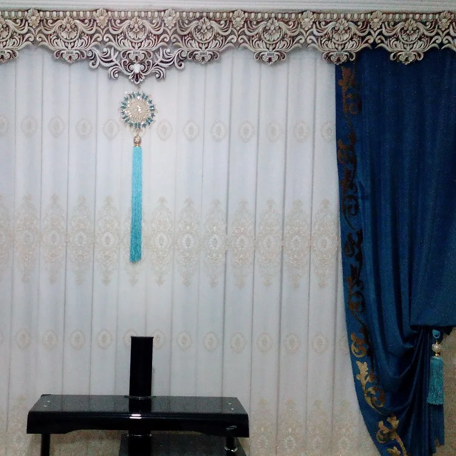 مدال وسط پرده