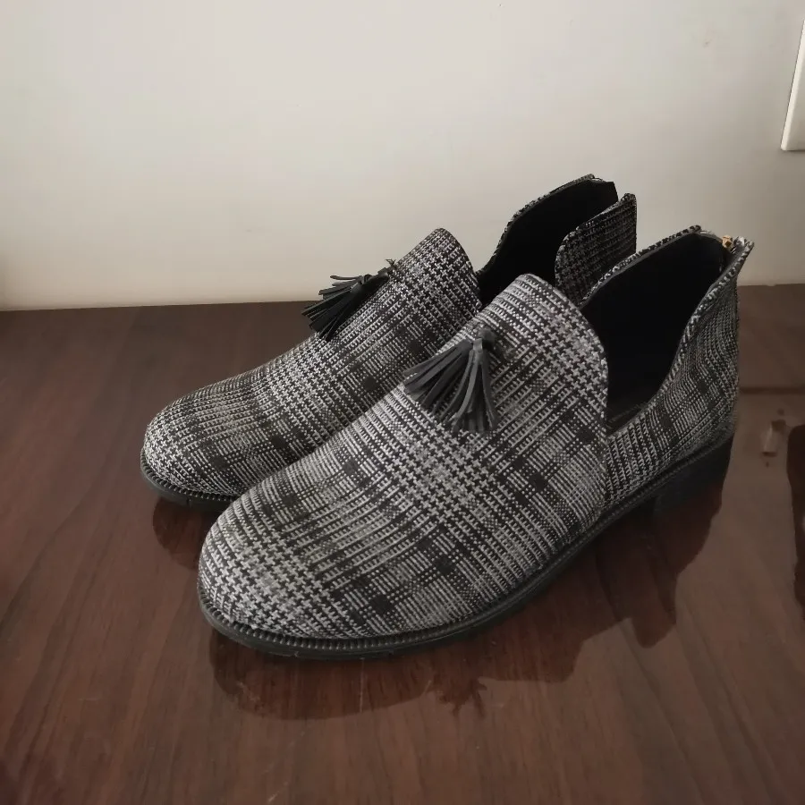 کفش طوسی چارخونه