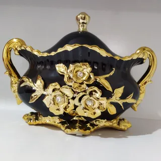 آجیل خوری یا شکلات خوری