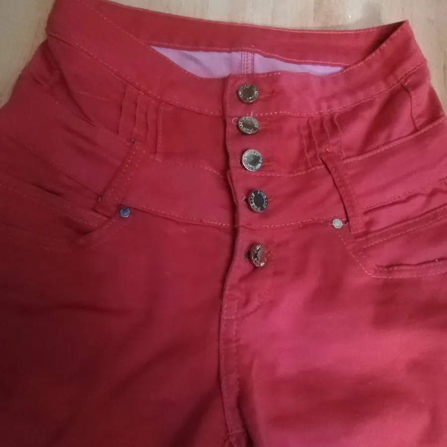 شلوار جین قرمز