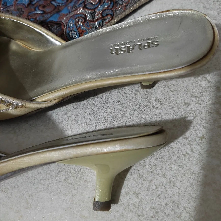 صندل طلایی پاشنه دار