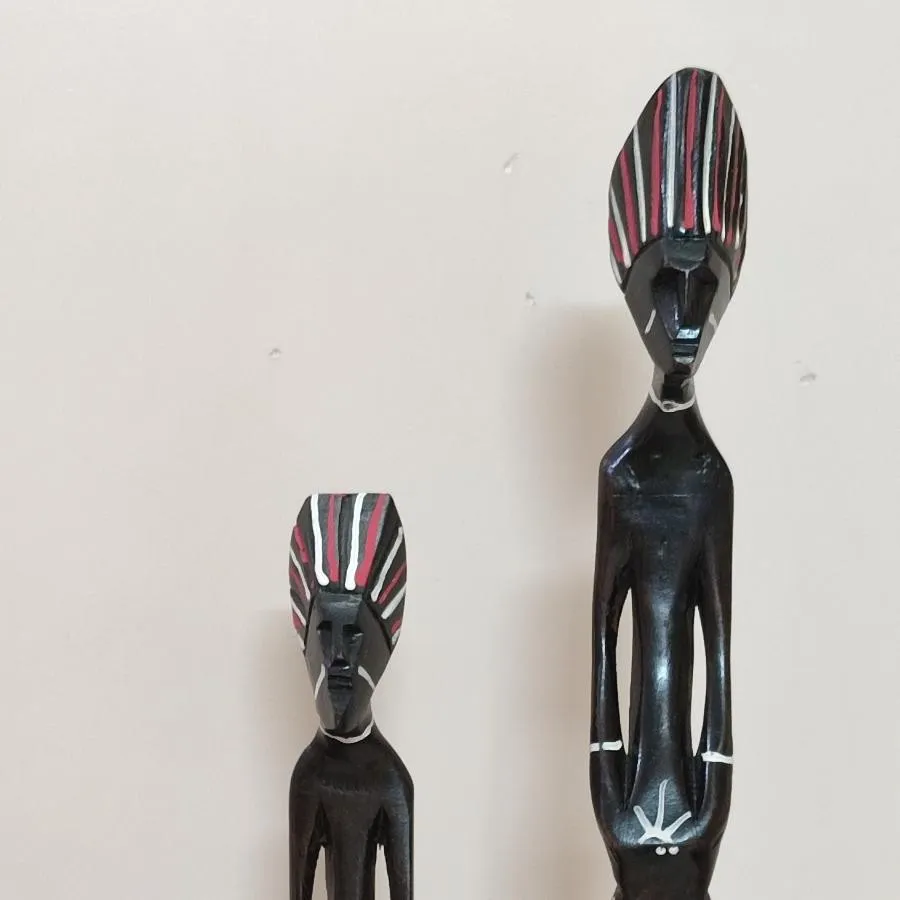 مجسمه و کوزه افریقایی