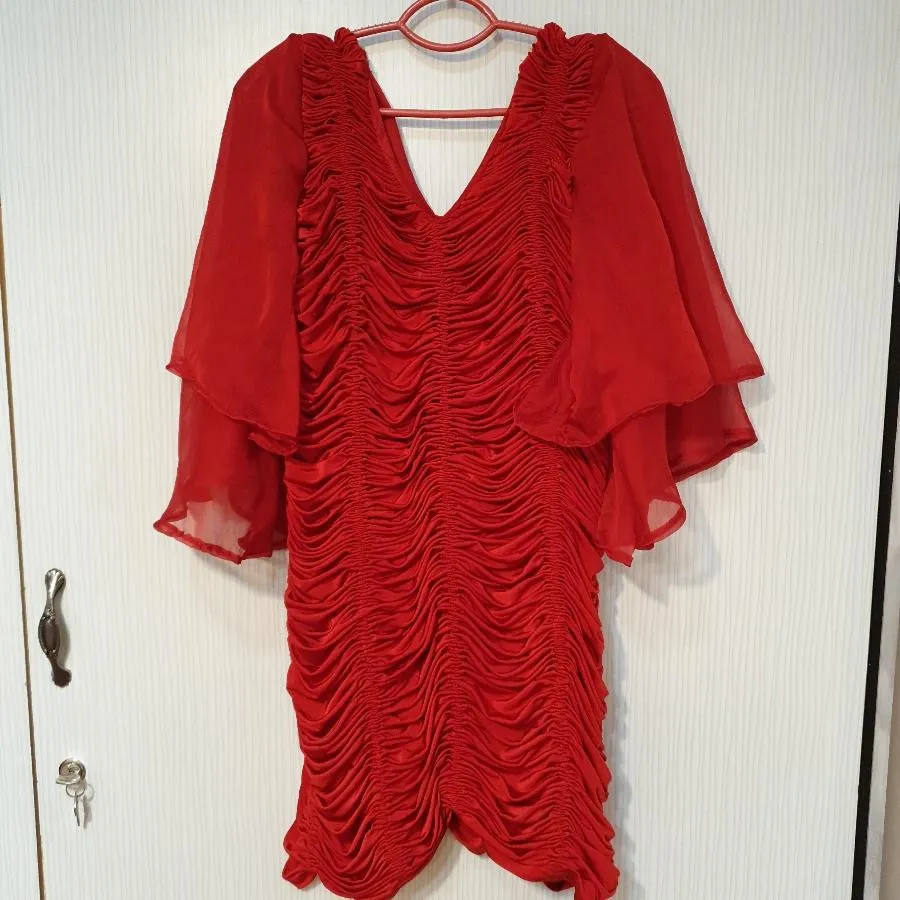 لباس قرمز مجلسی