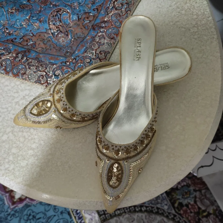 صندل طلایی پاشنه دار