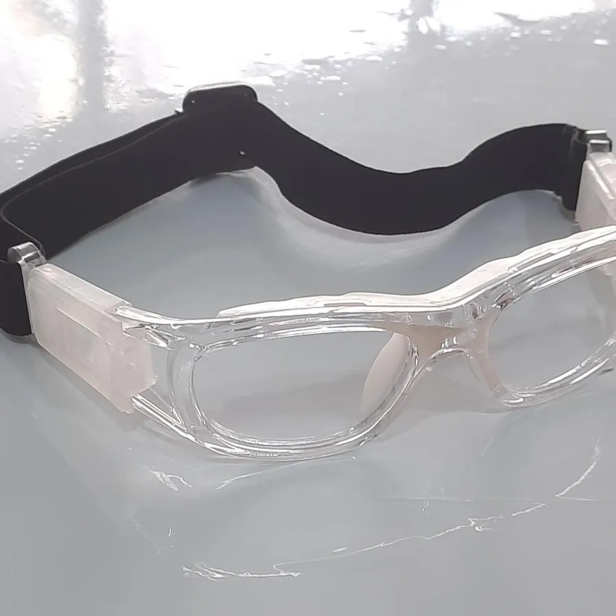 عینک طبی ورزشی مخصوص کودک