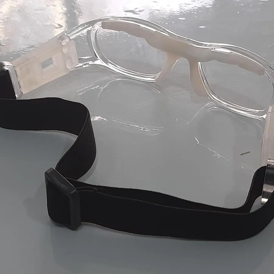 عینک طبی ورزشی مخصوص کودک