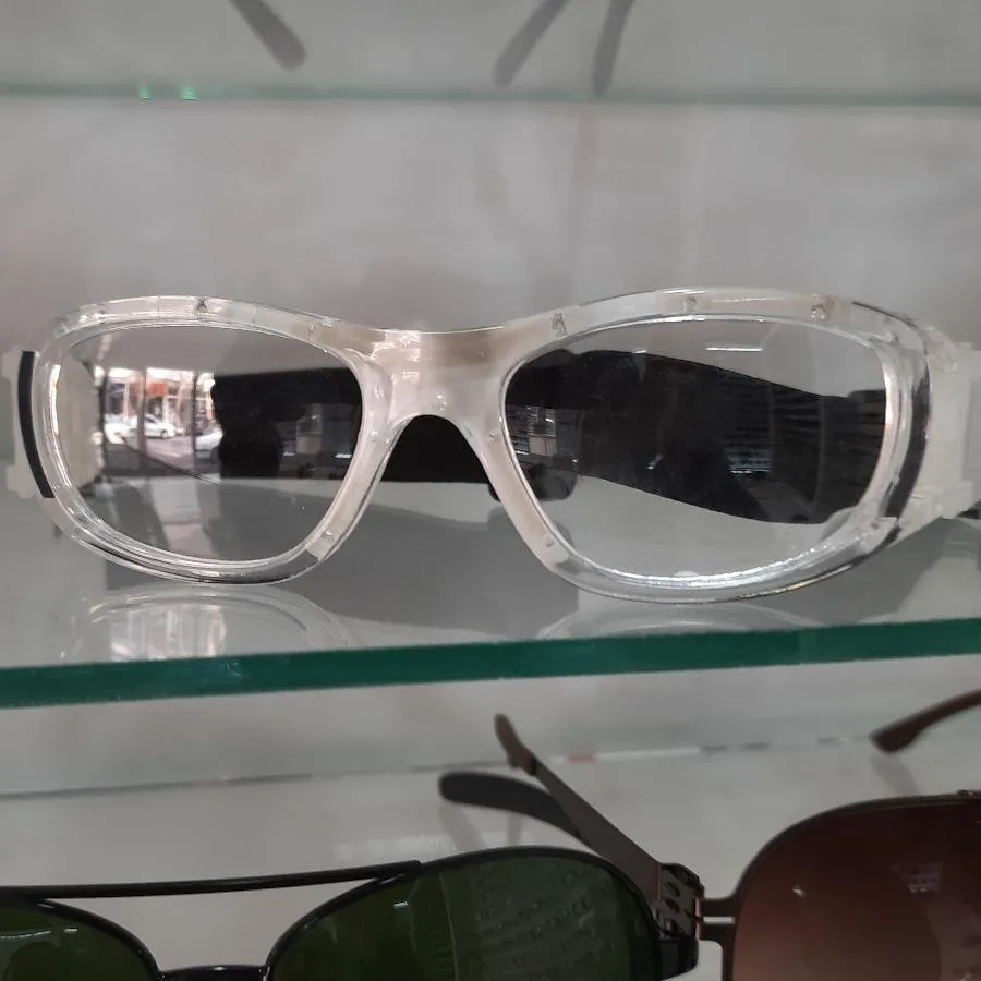 عینک طبی ورزشی مخصوص کودک