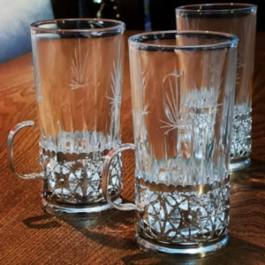 گیره و لیوان شربت خوری