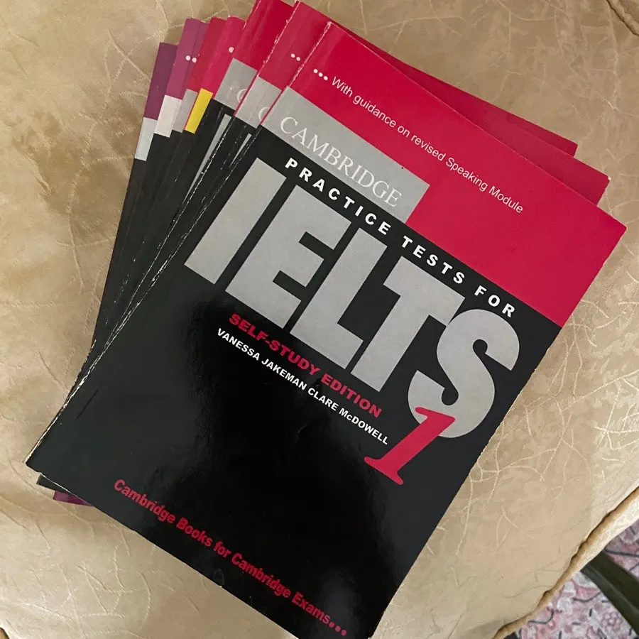 کتاب انگلیسی آیلس