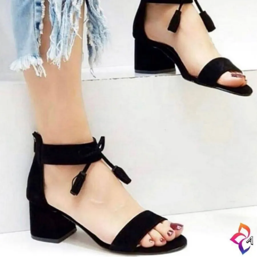 کفش پاشنه دار منگوله