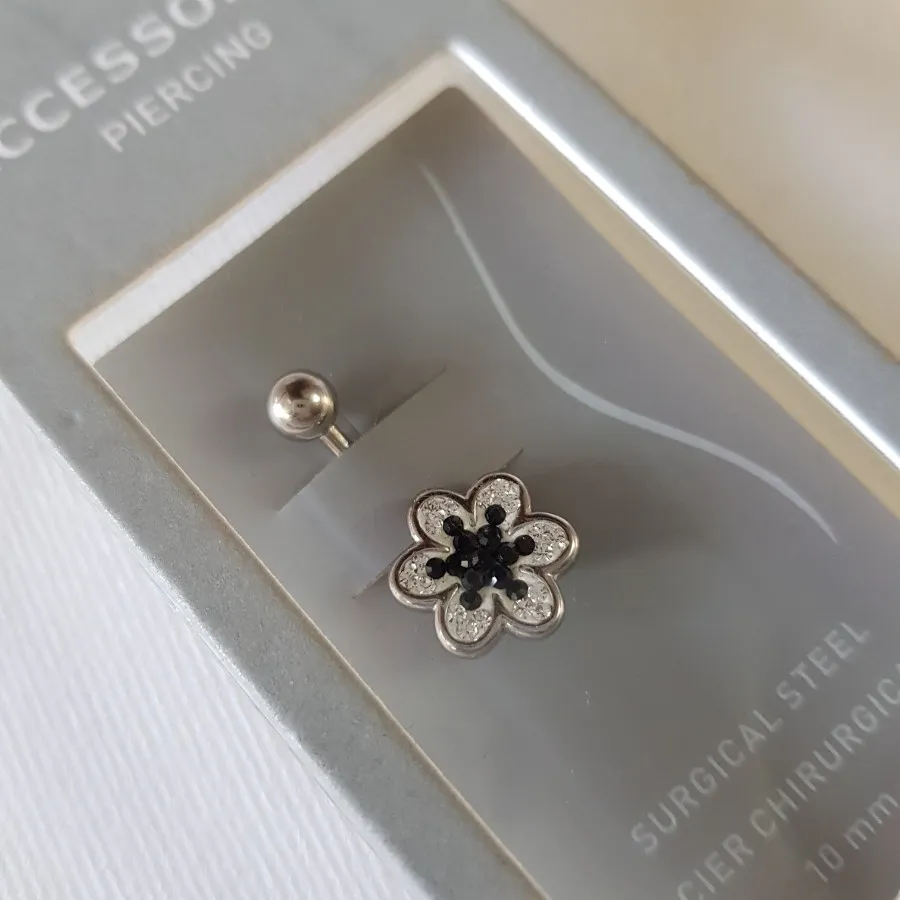 پیرسینگ ناف نگین دار