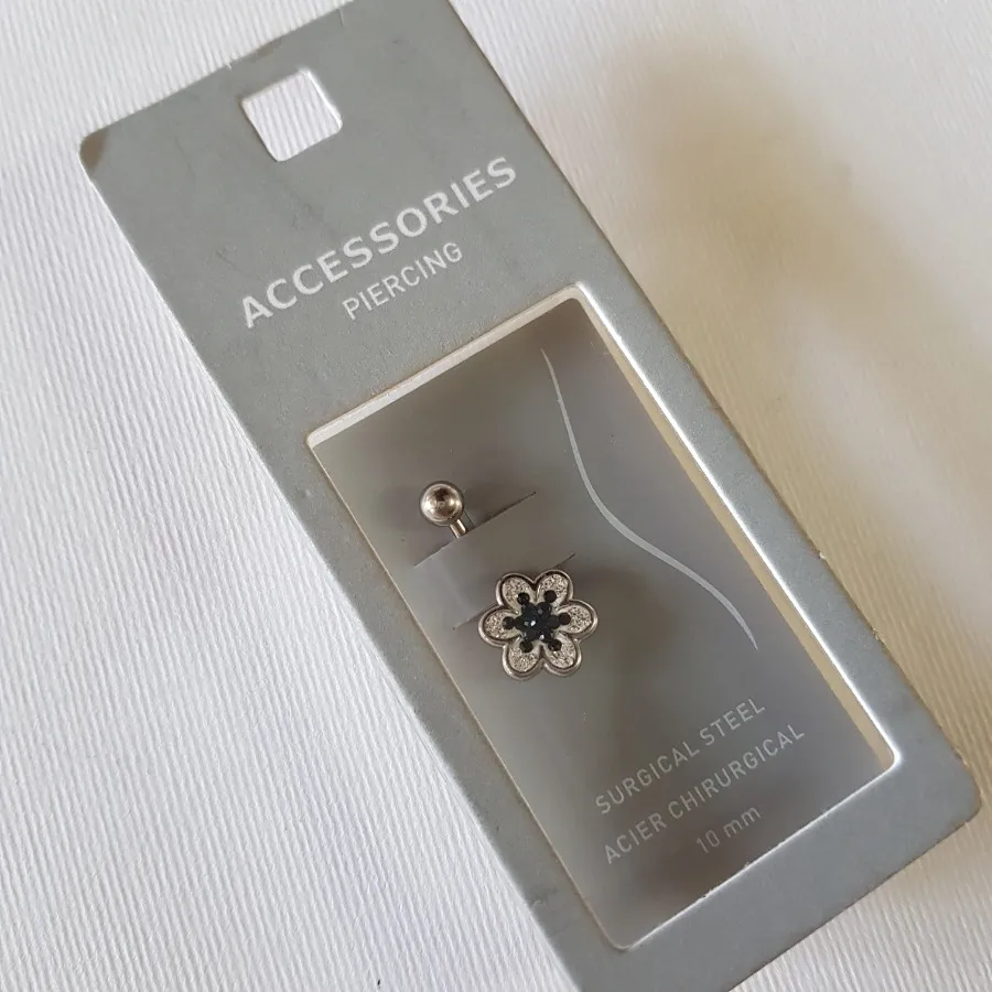 پیرسینگ ناف نگین دار