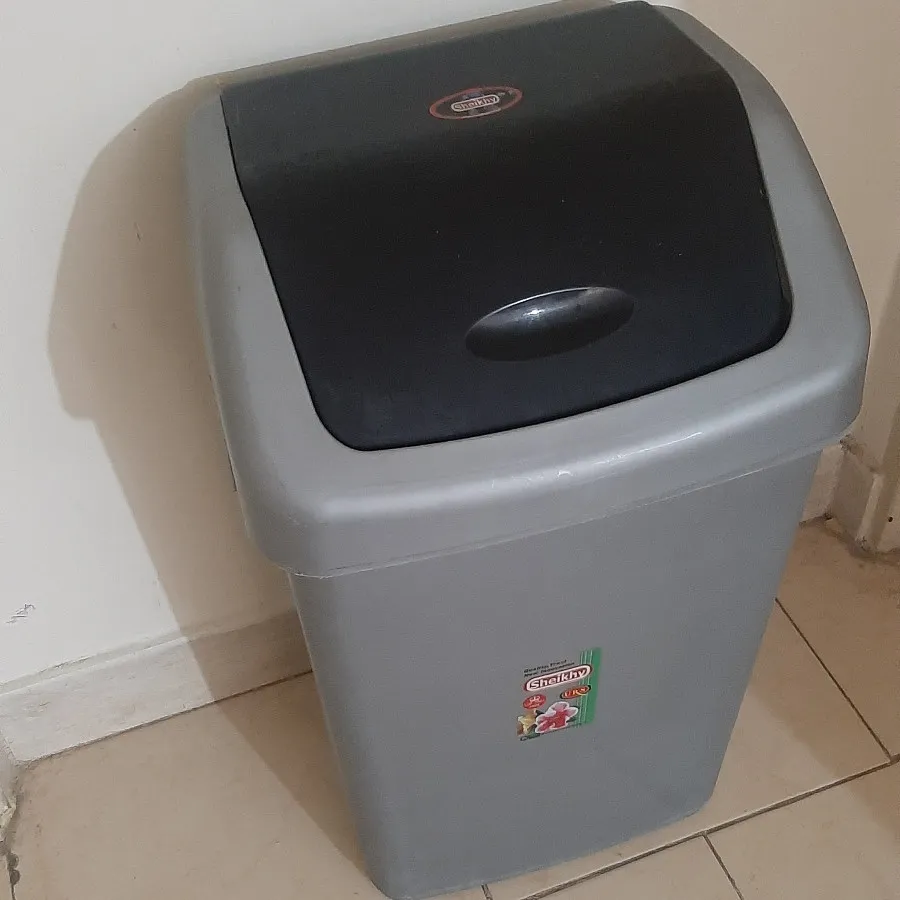 دو مدل  سطل زباله