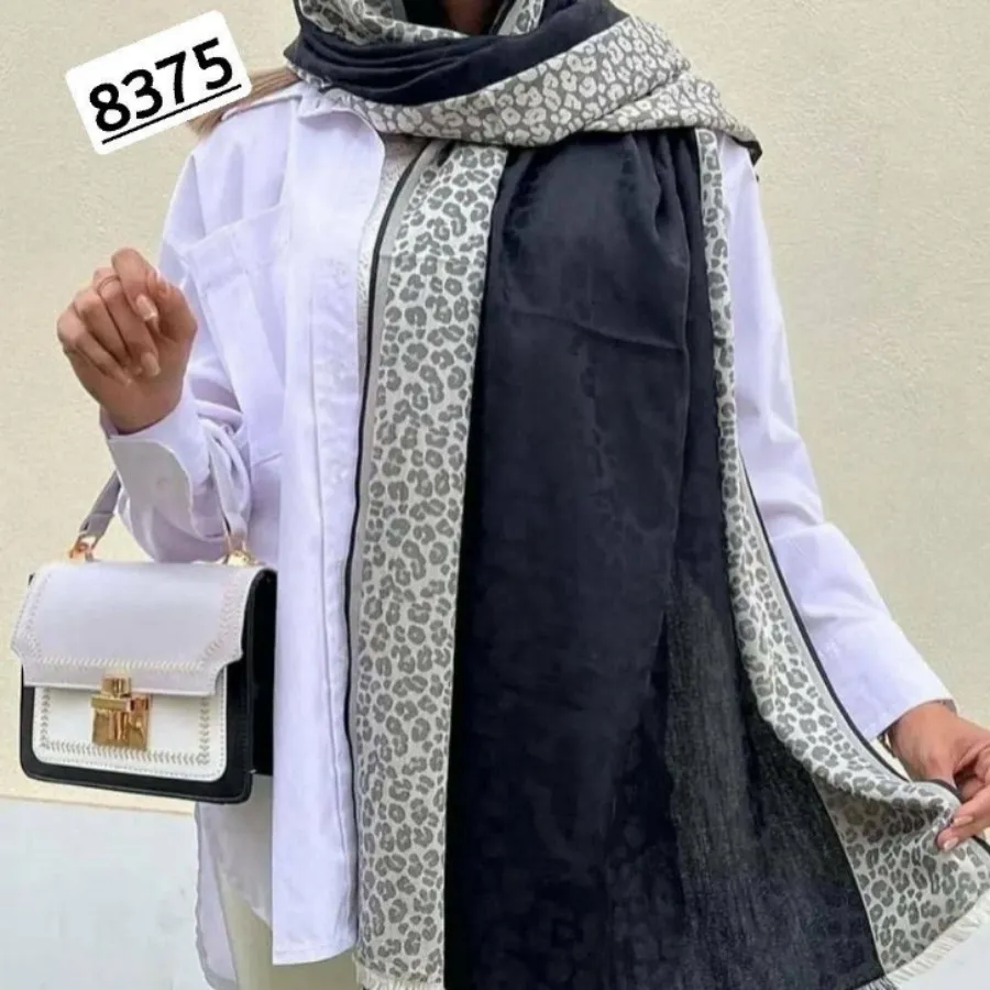 شال حاشیه دار