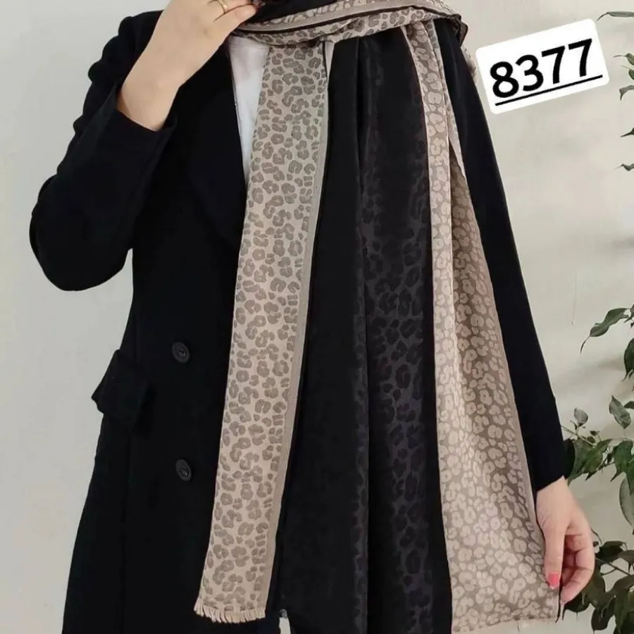 شال حاشیه دار