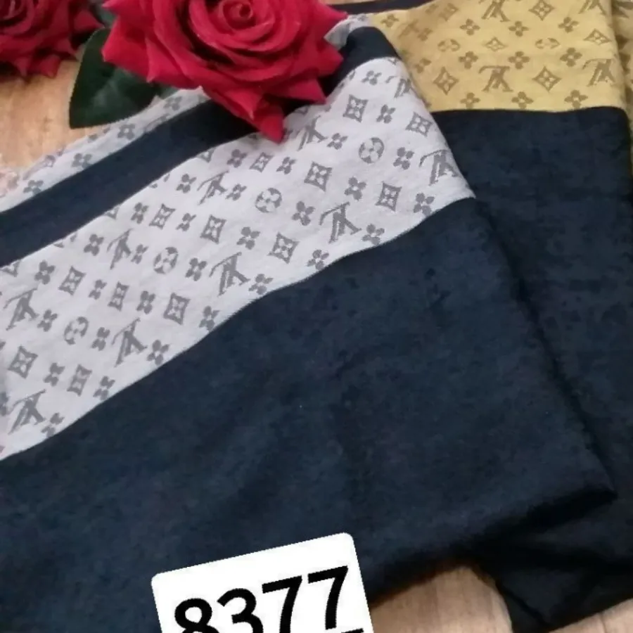 شال حاشیه دار